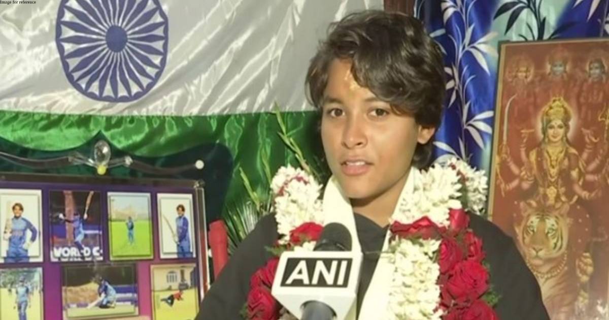 India's U-19 World Cup star Hrishita Basu receives grand welcome from family, friends at Kolkata airport